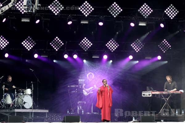 SEINABO SEY - 2015-08-30 - SAINT CLOUD - Domaine National - Scene de l'Industrie - 